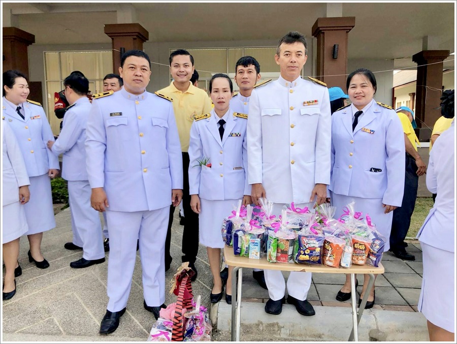 ﻿สำนักงานบังคับคดีกลุ่มจังหวัดที่ 5 (Sandbox) ร่วมพิธีทำบุญตักบาตร เนื่องในวันคล้ายวันสวรรคต พระบาทสมเด็จพระบรมชนกาธิเบศร มหาภูมิพลอดุลยเดชมหาราช บรมนาถบพิตร
